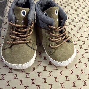 Stylish Kids Shoes in Olive and Gray